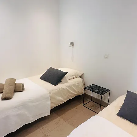 One Bedroom With A Sea View Right By The Croisette Beaches And The Center Of Cannes. - 2287 *